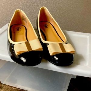 Dressy flat shoes